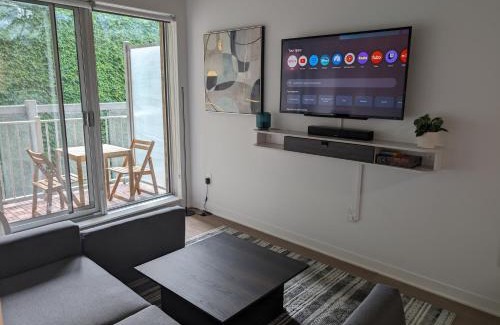 Quartier des Spectacles Apartment | Charming Studio in Montreal's Quartier des Spectacles