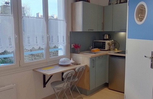 Port-Louis Apartment | Cozy Studio Port-Louis: Ideal for Couples with Kitchen & Spa