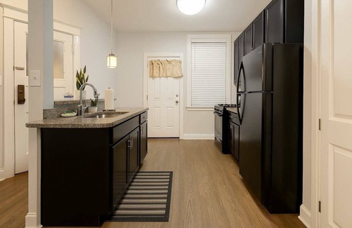 Chicago Apartment | Cozy Studio in Portage Park