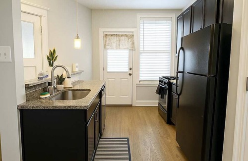 Chicago Apartment | Cozy Studio in Portage Park