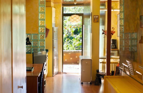 Nueva Espana Apartment | Stylish Studio Retreat in Central Madrid with Spa & Pool