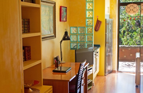 Nueva Espana Apartment | Stylish Studio Retreat in Central Madrid with Spa & Pool