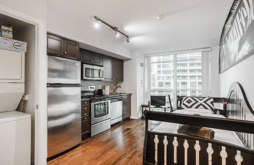 Bathurst Quay House | Ideal Studio Retreat in the Heart of Toronto - 10/10 Rated
