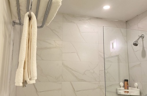 Venetian Road Settlement Apartment | Inviting Studio Stay in the Heart of Venice | Child Friendly