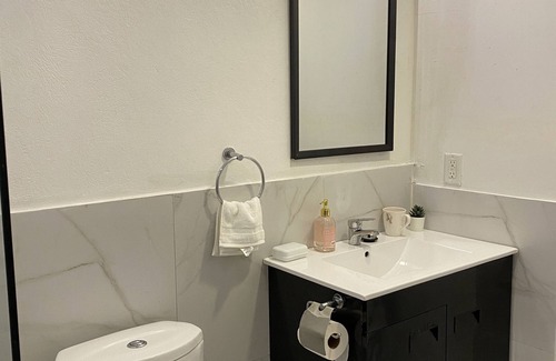 Venetian Road Settlement Apartment | Inviting Studio Stay in the Heart of Venice | Child Friendly