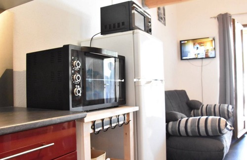 Les Ayguades Apartment | Relaxing Studio Flat in Gruissan for Up to Four Guests
