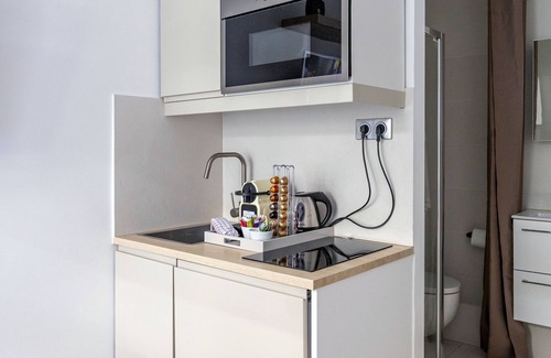 Porte-Dauphine Apartment | Charming Studio Steps from the Eiffel Tower - Pet Friendly!
