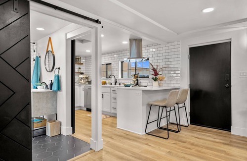 Richland House | Inviting Studio with Hot Tub & Pet-Friendly Options