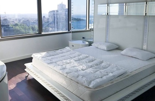 Gaziosmanpasa Condo | Inviting Studio Residence with Oceanfront Views in Besiktas