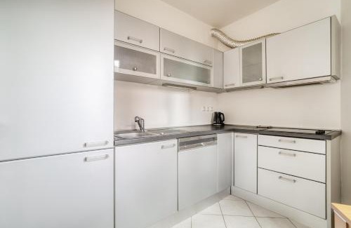 Zabehlice Apartment | Cozy Studio Retreat near Botiče Meanders