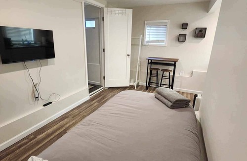 Bayview Apartment | Charming Pet-Friendly Studio with Breakfast Included