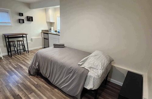 Bayview Apartment | Charming Pet-Friendly Studio with Breakfast Included