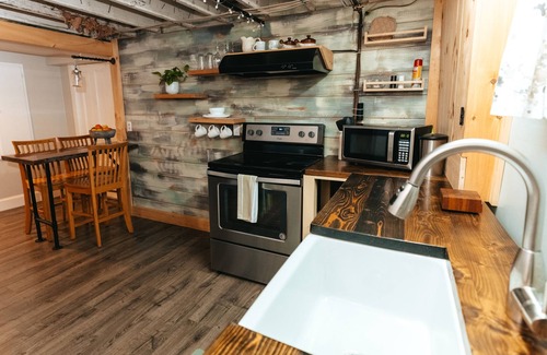 Fifth Ward Apartment | Charming Studio Steps from Restaurants, Shops & Harbor