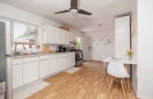 Grants Pass Apartment | Charming Studio with Yard & Spa, Steps from the Hospital