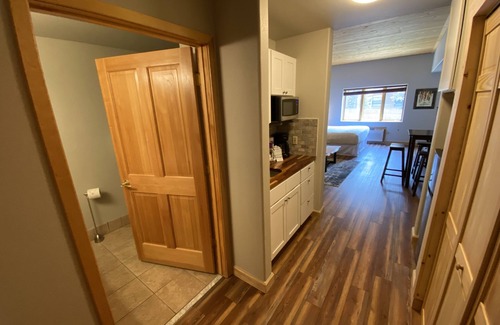Mountain House Condo | Stylish Studio Steps from River Run Activities & Amenities