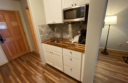 Mountain House Condo | Stylish Studio Steps from River Run Activities & Amenities