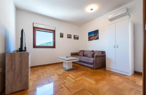 Rozino Apartment | Inviting Studio with Terrace - Perfect for Families