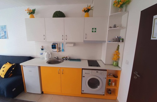 Byala Apartment | Cozy studio with WiFi, AC and pool in enchanting Byala, 500m from the sea