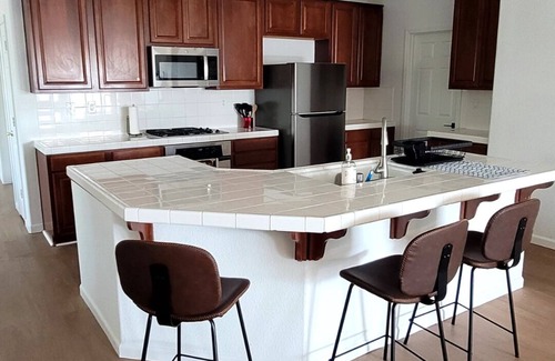Roosevelt Apartment | Cozy studio with WiFi and AC in welcoming Fresno