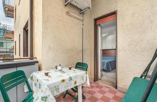 Chianchitta-Pallio Apartment | Inviting Studio with Balcony, Pet & Child-Friendly Amenities