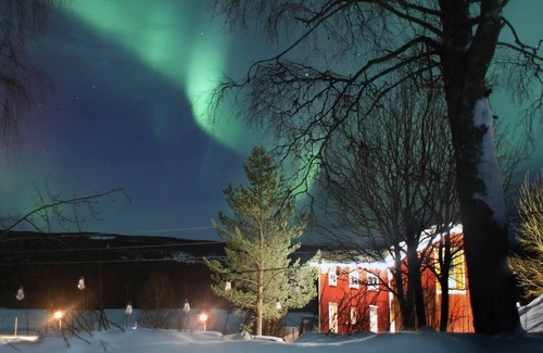 Ramsele Cottage | Inviting Stuga with Mountain & Northern Lights Views