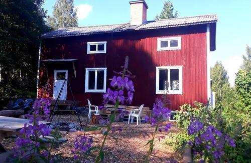 Ramsele Cottage | Inviting Stuga with Mountain and Northern Lights Views