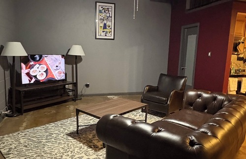Deep Ellum Condo | Cozy, Stylish, 1-bedroom industrial loft in the heart of Deep Ellum.