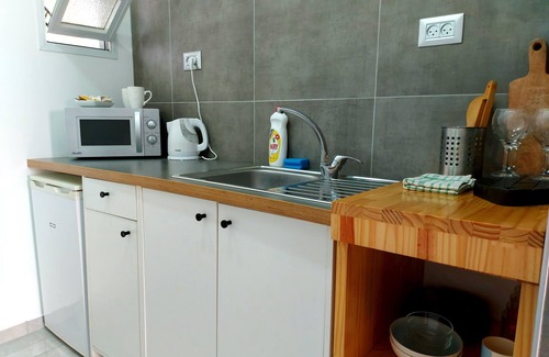 Haifa Apartment | Stylish Retreat Near Baha'i Gardens and German Colony