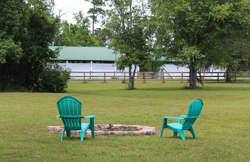 Elkton Cabin | Charming Cottage with Pool & Breakfast in St. Augustine