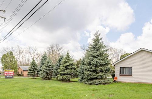 Riverview Apartment | Cozy Stylish Downtown Detroit Flat Sleeps 2 WiFi