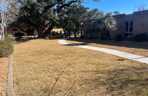 Pascagoula Apartment | Downtown Pascagoula Retreat with Spa & Hot Tub Access