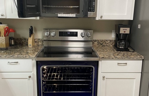 Drayton House | Inviting Home Near Downtown Spartanburg with Spa & Breakfast