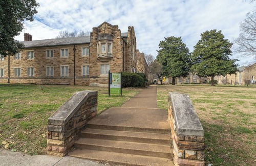 Music Row Apartment | Inviting Suite in a Modernized Dorm Room - 10/10 Rated!