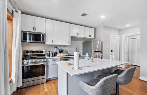 MacGregor Apartment | Charming Suite by Med Center - Steps from Museums