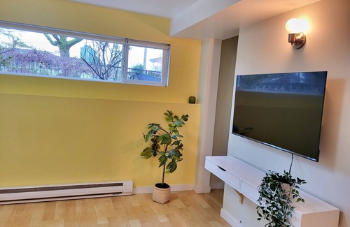Renfrew-Collingwood House | Family-Friendly Suite with Kitchen and Two Comfortable Beds
