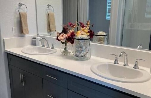 Visalia House | Inviting Suites with Spa and Hot Tub in New House!