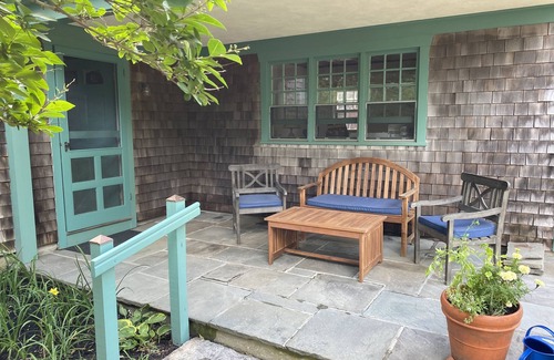 Nonquitt Cottage | Pet-Friendly Oceanview Cottage in Nonquitt Beach Community
