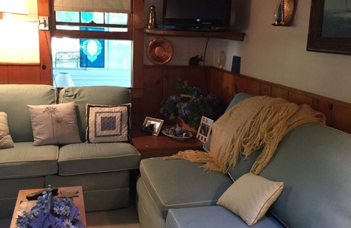 Madison Cottage | Charming Oceanfront Cottage with Breakfast & Family-Friendly Vibes