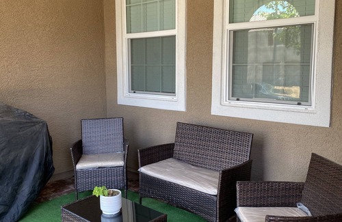 Henderson House | Inviting Family Townhome Near The Strip with Hot Tub & Spa
