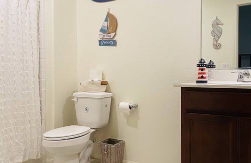 Henderson House | Inviting Family Townhome Near The Strip with Hot Tub & Spa