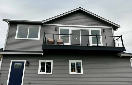 Anacortes House | Charming Sunrise Oasis Near Downtown with Spa & Breakfast