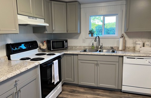 Plummers Landing House | Idyllic Sunset Cottage: Pool & Family Fun by Cave Run Lake