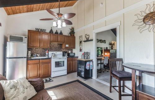 Kalaoa House | Inviting Sunset Views with Lanai - Walk to the Beach