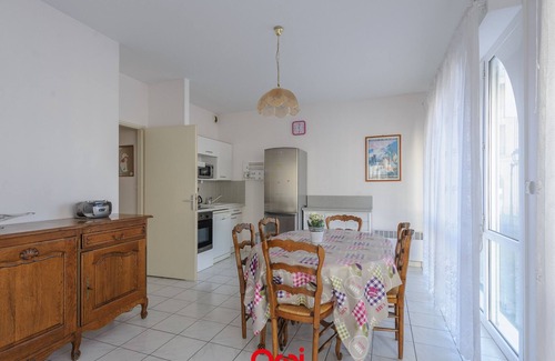 Quartier du Casino Apartment | Seaside Apartment Châtelaillon-Plage with Pool and Ocean View