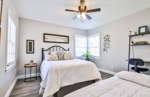Tech Terrace House | Inviting Tech Terrace Cottage - Steps from Texas Attractions