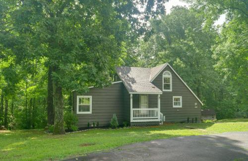 Tullahoma House | Charming Tennessee Cabin with Deck, Grill & Fire Pit