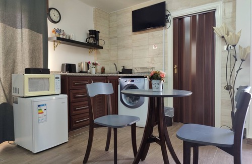 Amman Apartment | Charming Terraced Studio in Central West Amman - 10/10 Rating