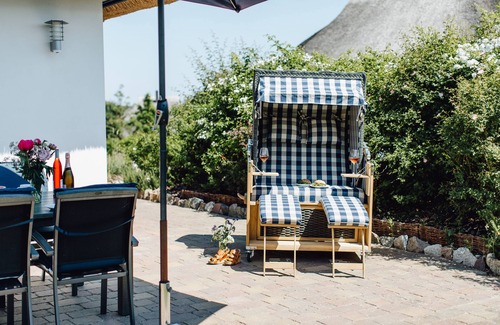 Zinnowitz House | Inviting Thatched House with Ocean Views on Baltic Sea