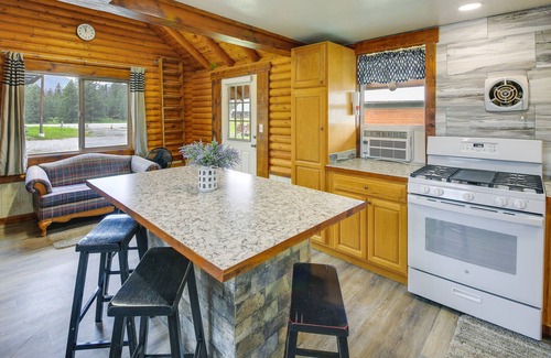 Thompson Falls Cabin | Inviting Thompson Falls Cabin with Scenic Mountain Views