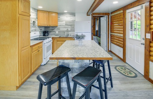 Thompson Falls Cabin | Inviting Thompson Falls Cabin with Scenic Mountain Views